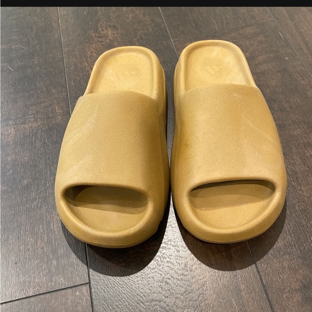 Yeezy Slides in Ochre